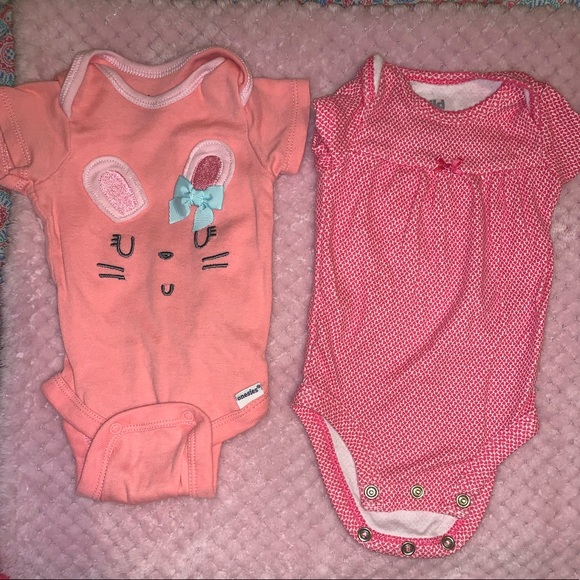 Baby sleepers and onsies. Sizes range from newborn - Picture 4 of 7